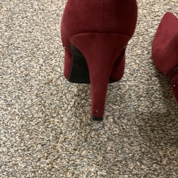 Liz Claiborne Flex Form Booties, Faux Suede, Burgundy, Size 6 - Picture 6 of 12